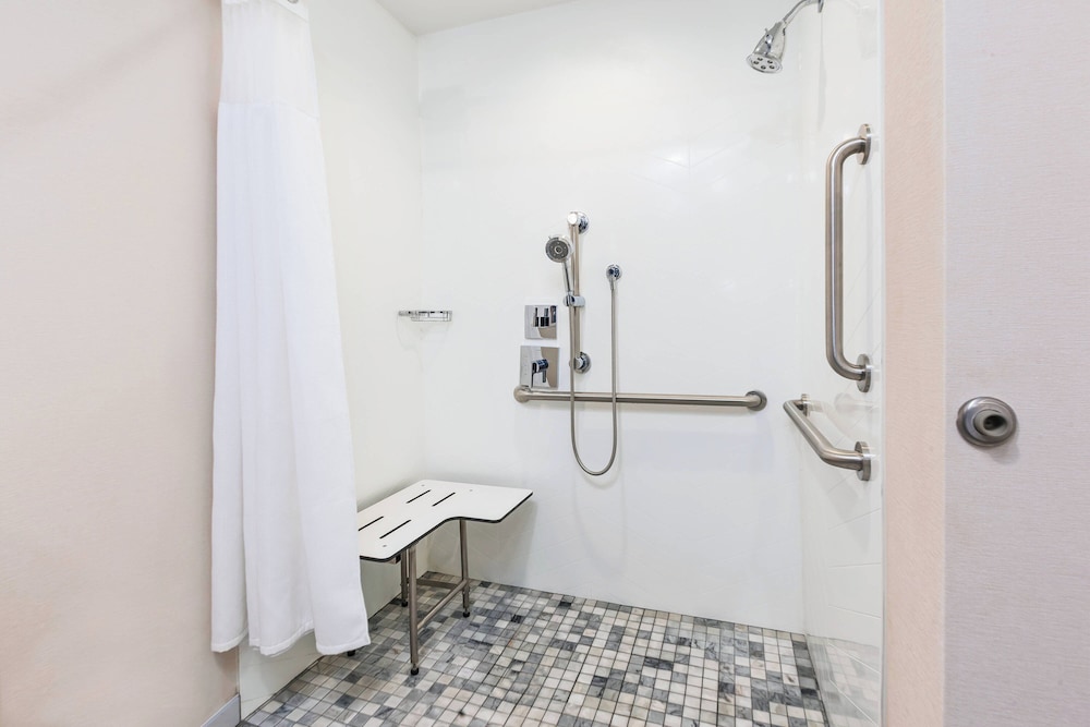 Fairfield Inn & Suites by Marriott Goshen - photo 15