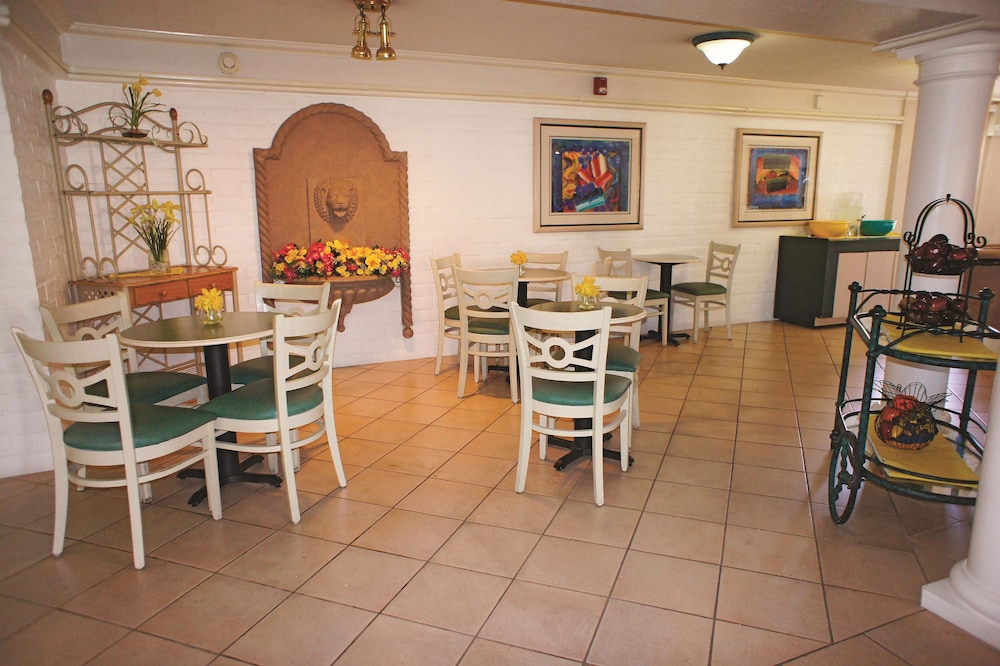 La Quinta Inn by Wyndham Bakersfield South - photo 14