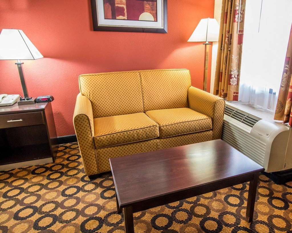 Econo Lodge Richmond Hill - photo 14
