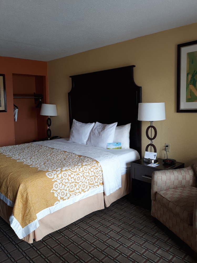 Days Inn by Wyndham Blytheville - photo 38