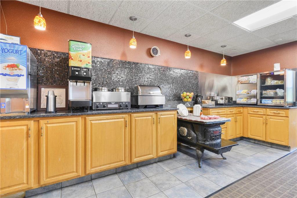 Super 8 by Wyndham Eveleth - photo 20