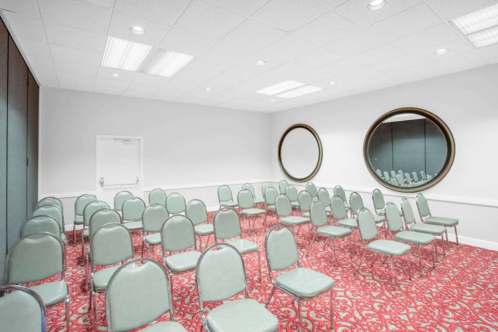 Ramada by Wyndham Barstow - photo 13