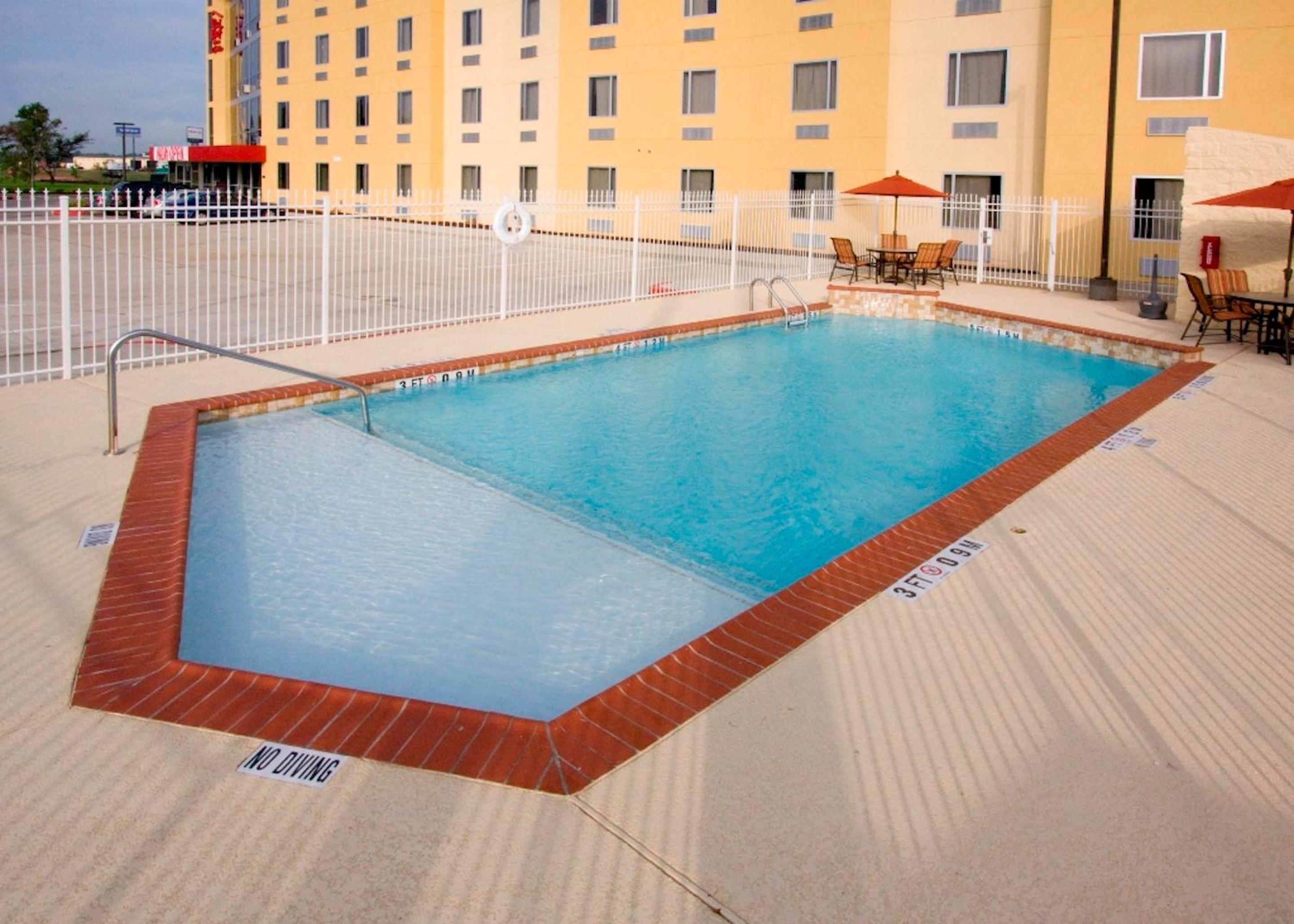 Red Roof Inn & Suites Beaumont - photo 14