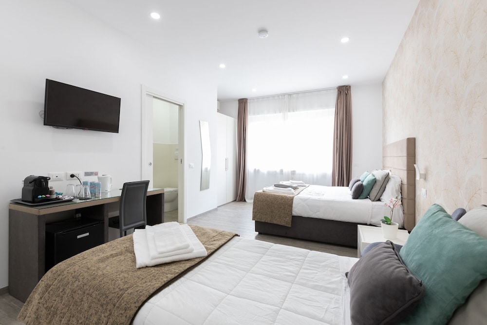 247 LuxuryRooms — 4-Star Luxury Hotel in Rome, Italy