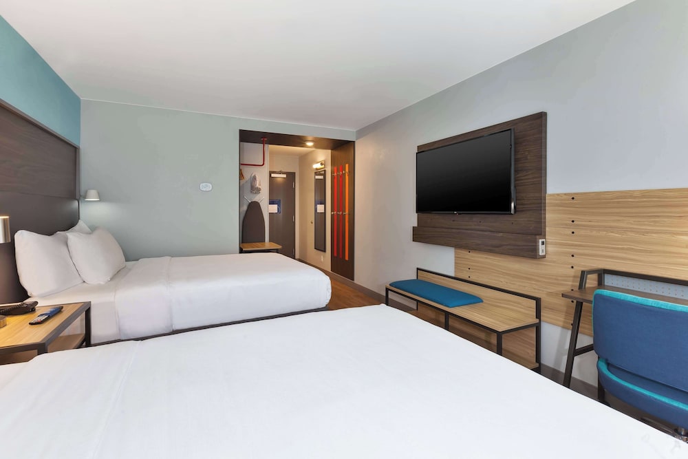 Tru By Hilton Comstock Park Grand Rapids - photo 11