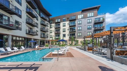 Suitesrus Apart Hotel at Chinatown — 4-Star Luxury Hotel in Los Angeles, United States