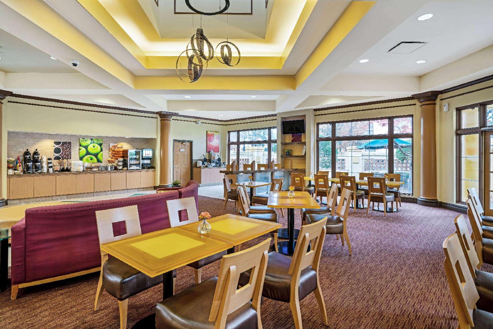 La Quinta Inn & Suites By Wyndham Memphis Primacy Parkway - photo 24