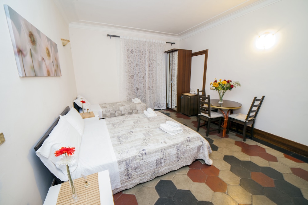 Ariana Luxury Guest House — 4-Star Luxury Hotel in Rome, Italy