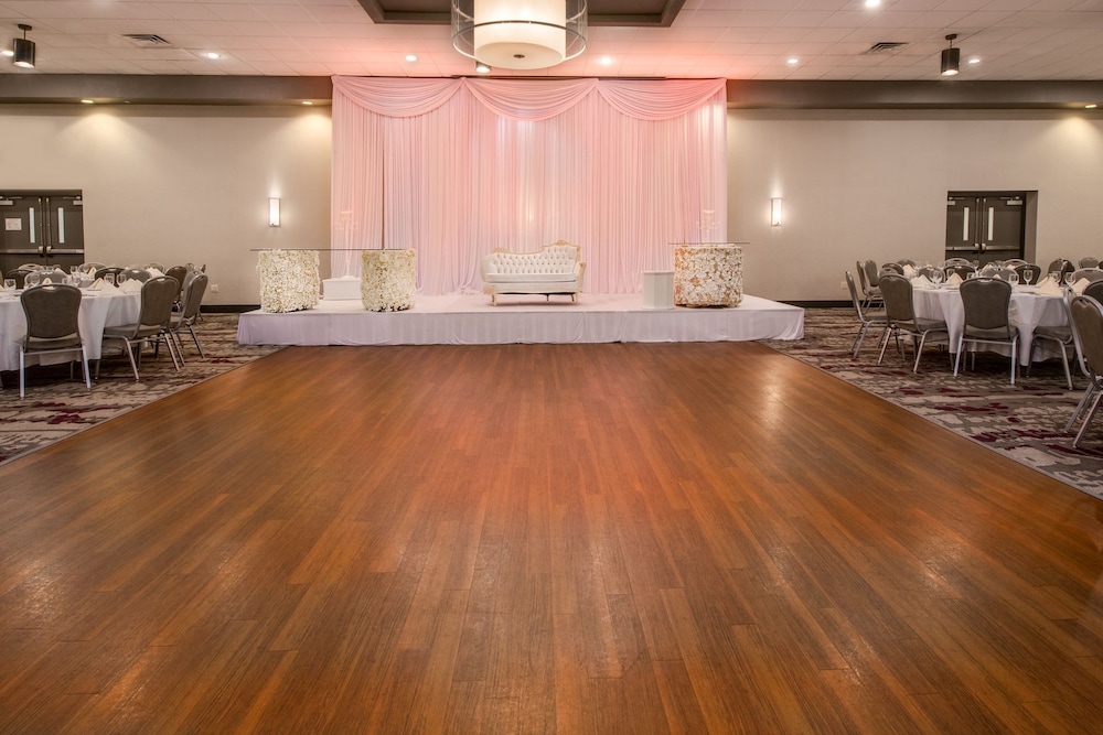 Crowne Plaza Milwaukee Airport by IHG - photo 52