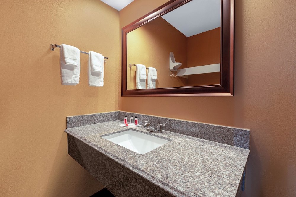 Rosewood Inn and Suites - photo 12