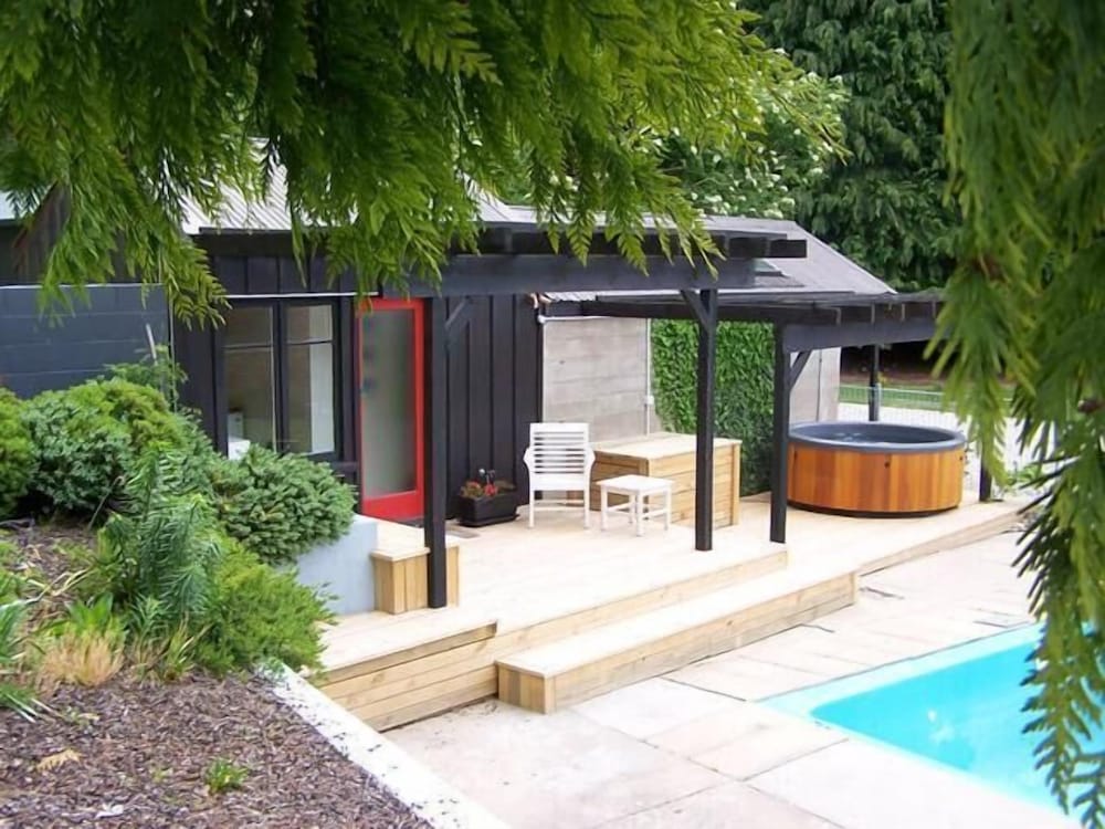 Waiorau Homestead — 4-Star Luxury Hotel in Wanaka, New Zealand