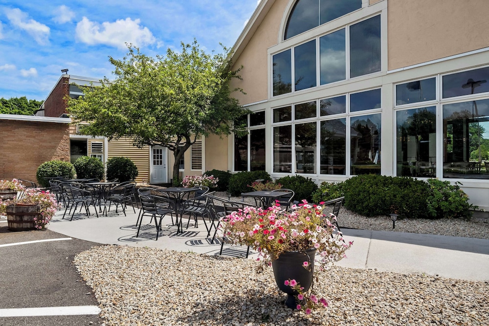 Best Western Merry Manor Inn - photo 50
