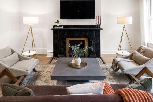 HostWise Stays The Palo Stylish War Streets Retreat Highly Walkable — 4-Star Luxury Hotel in Pittsburgh, United States