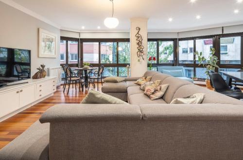 Lujoso y amplio piso con 5 habitaciones in Santiago De Compostela, Spain