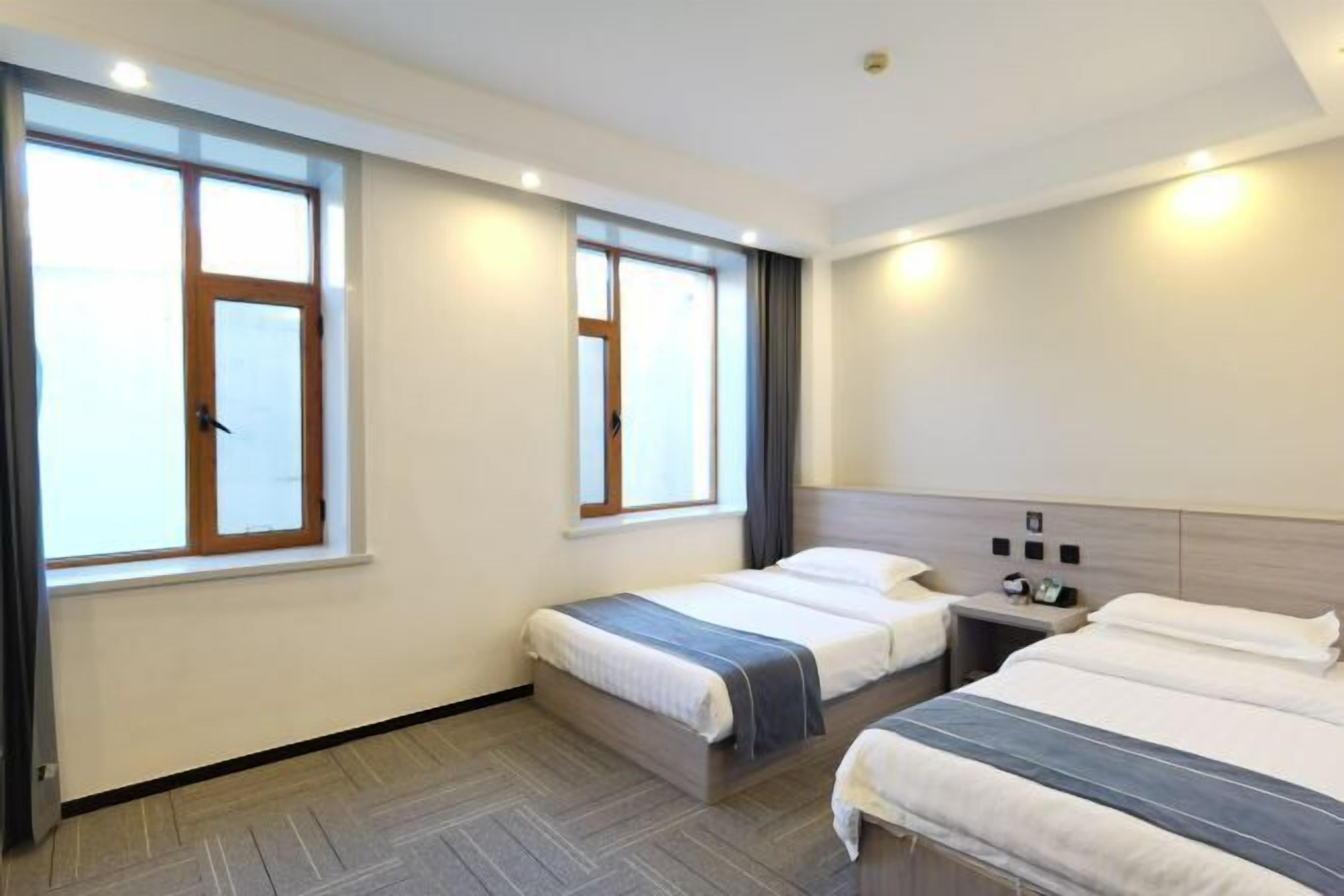 Jinfeng Hotel — hotel in Baishan