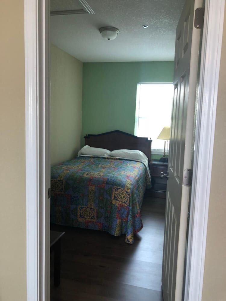 Avon Motel - photo 9