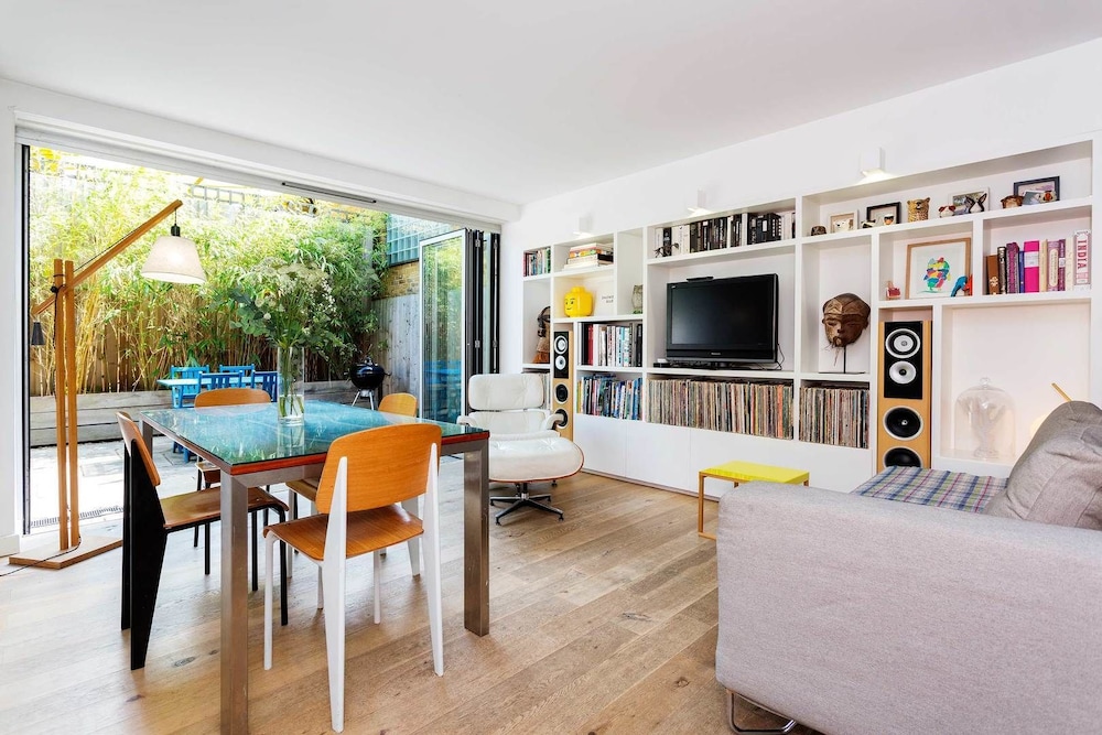 2 bed 2 bath flat around the corner from Portobello Market — 4-Star Luxury Hotel in London, United Kingdom