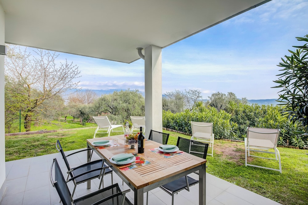 Casa Oleandri Shared Pool And Lake View — 4-Star Luxury Hotel in Toscolano Maderno, Italy