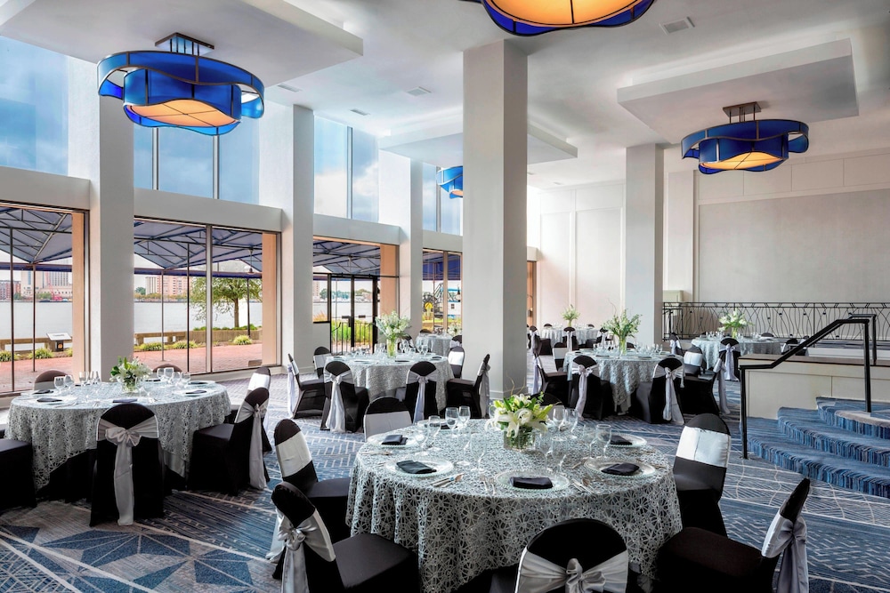 Sheraton Norfolk Waterside Hotel - photo 44