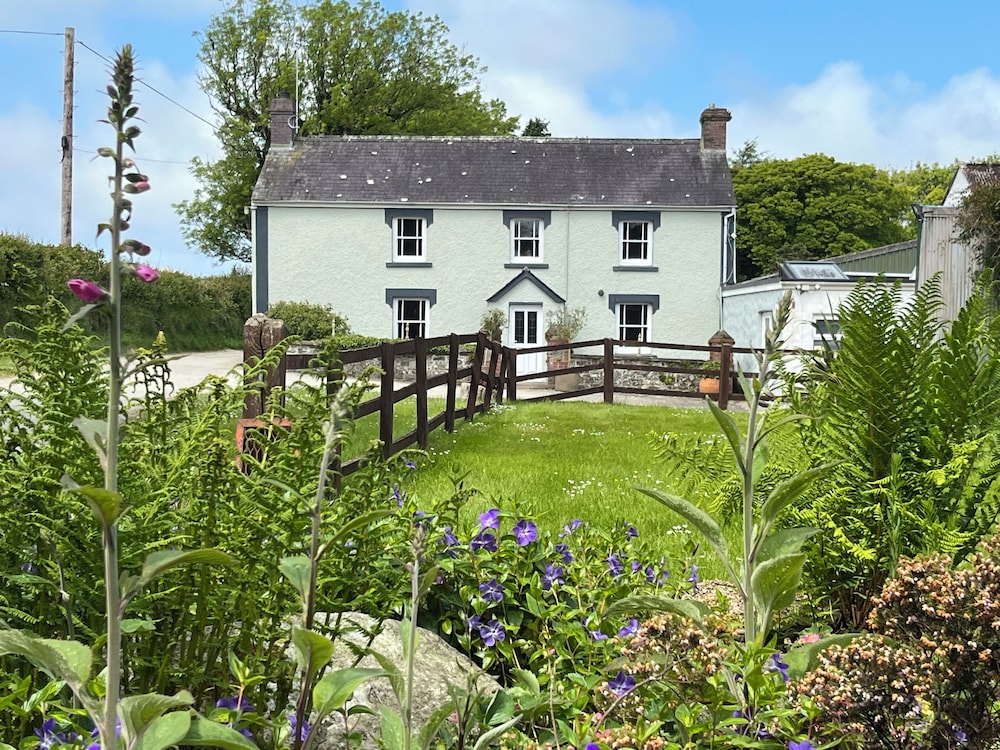 The Farmhouse — 4-Star Luxury Hotel in Cardigan, United Kingdom