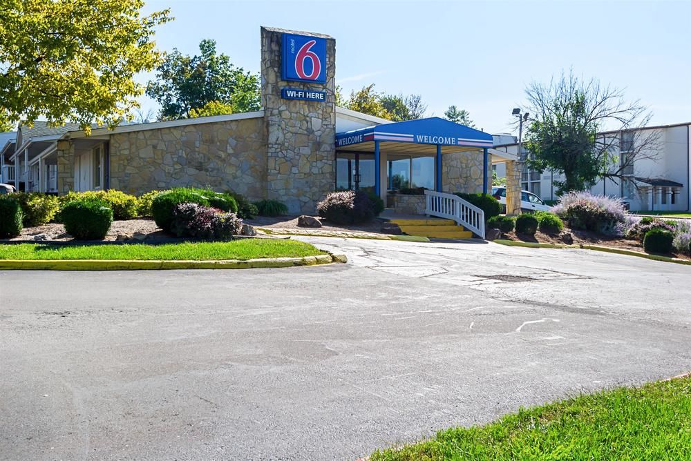 Motel 6 Bloomington Indiana - featured photo