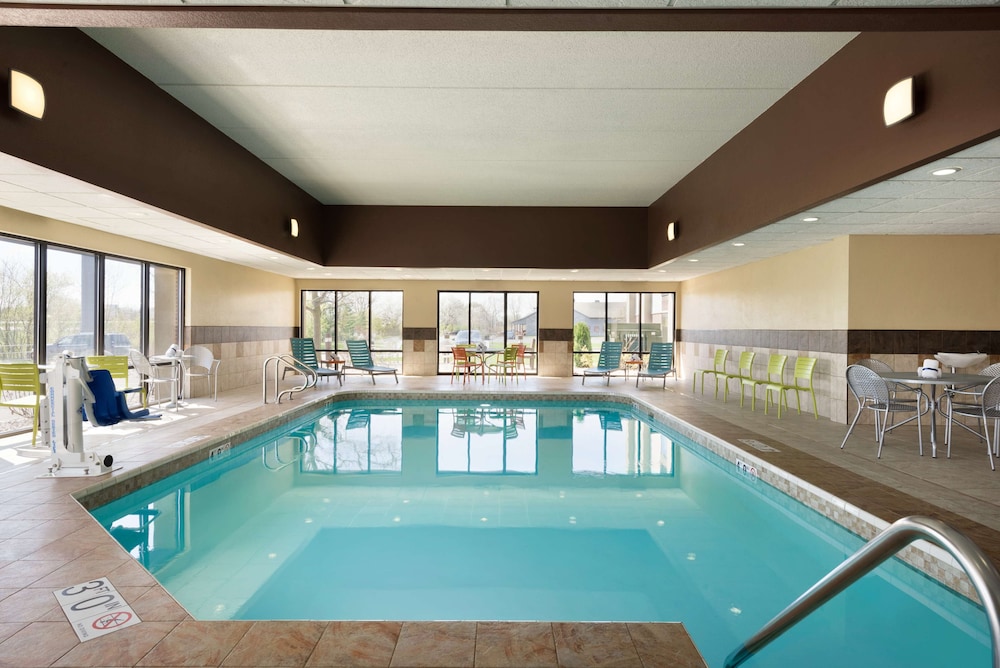 Hampton Inn Appleton Fox River Mall Area - photo 20