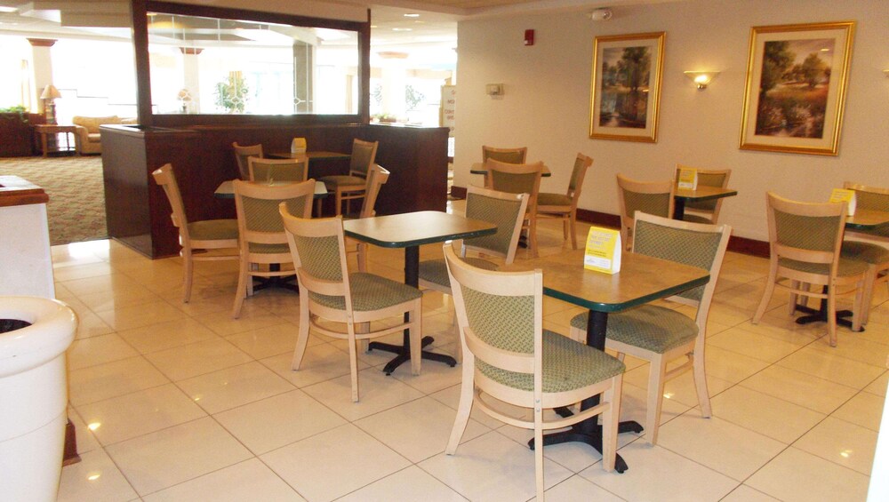 Magnuson Hotel Hattiesburg - photo 45