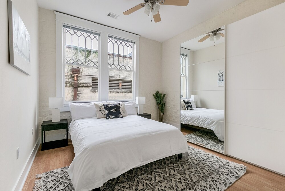 Hip 2BR in Arts Warehouse District - photo 9