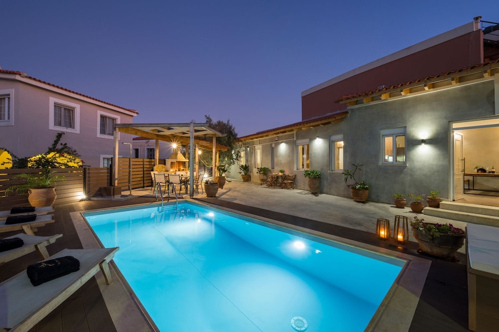 Roxanne Villa Sea View — 4-Star Luxury Hotel in Chania, Greece