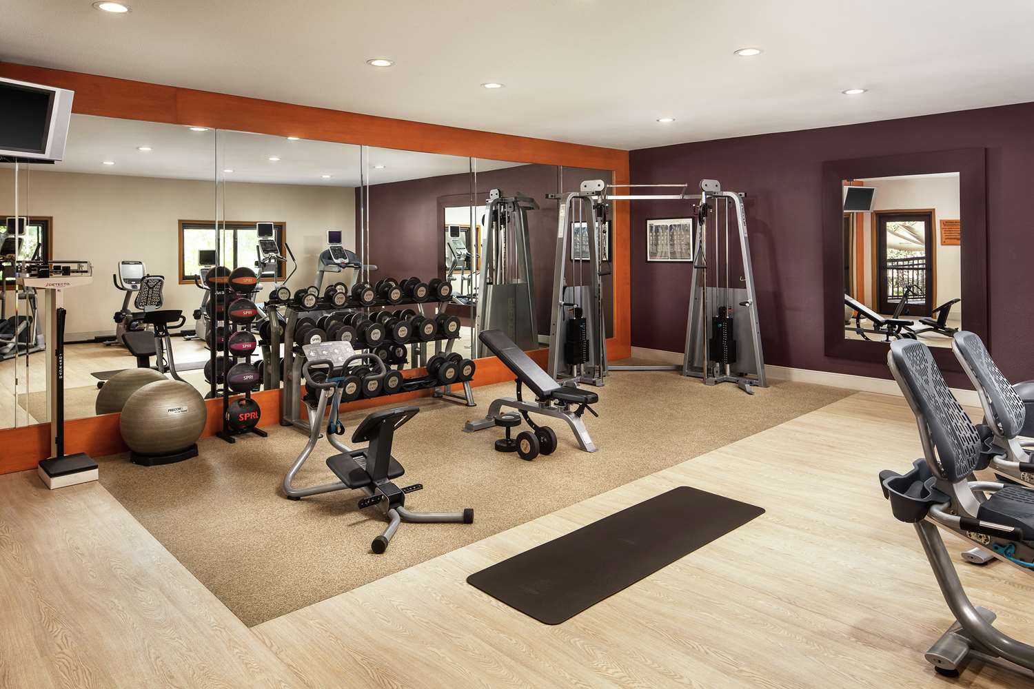 DoubleTree by Hilton Claremont - photo 27