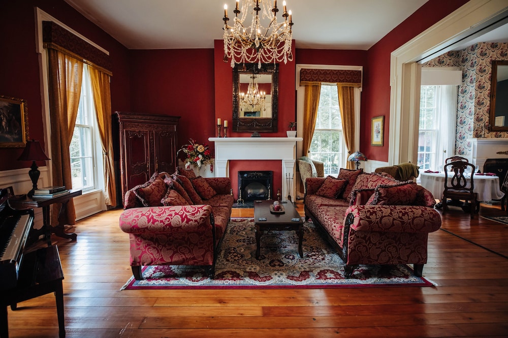 Historic Maple Hill Manor - photo 4