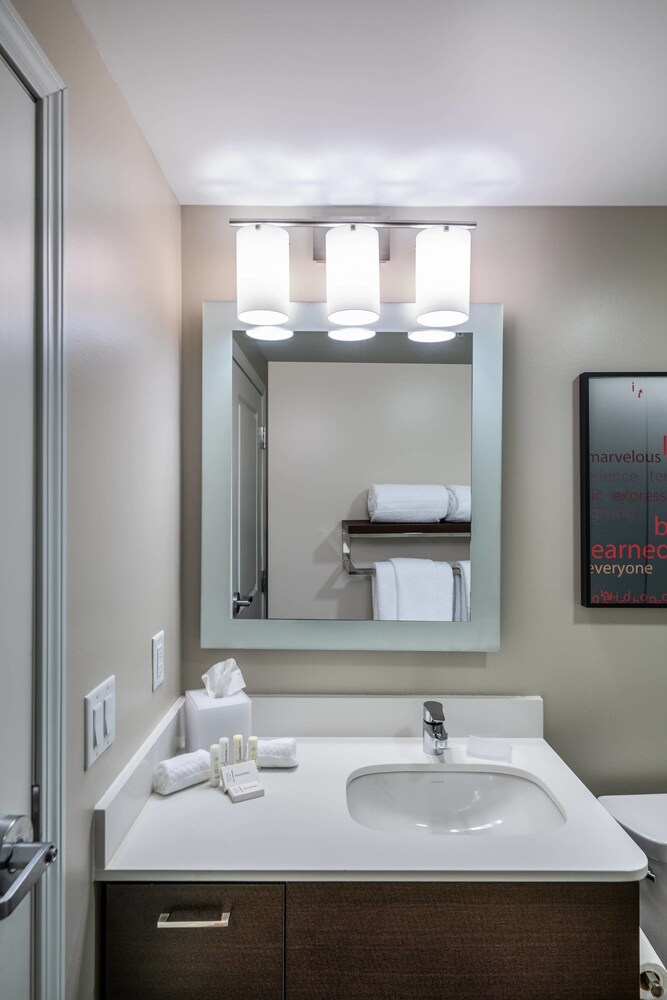 TownePlace Suites by Marriott Milwaukee Oak Creek - photo 13