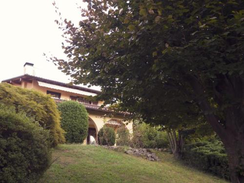 La tua villa sul Lago Casa Kollegger — 4-Star Luxury Hotel in Luino, Italy