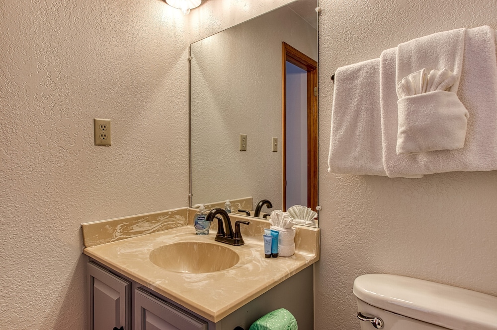 Pinecrest Townhomes 1K2Q Renovated - photo 24