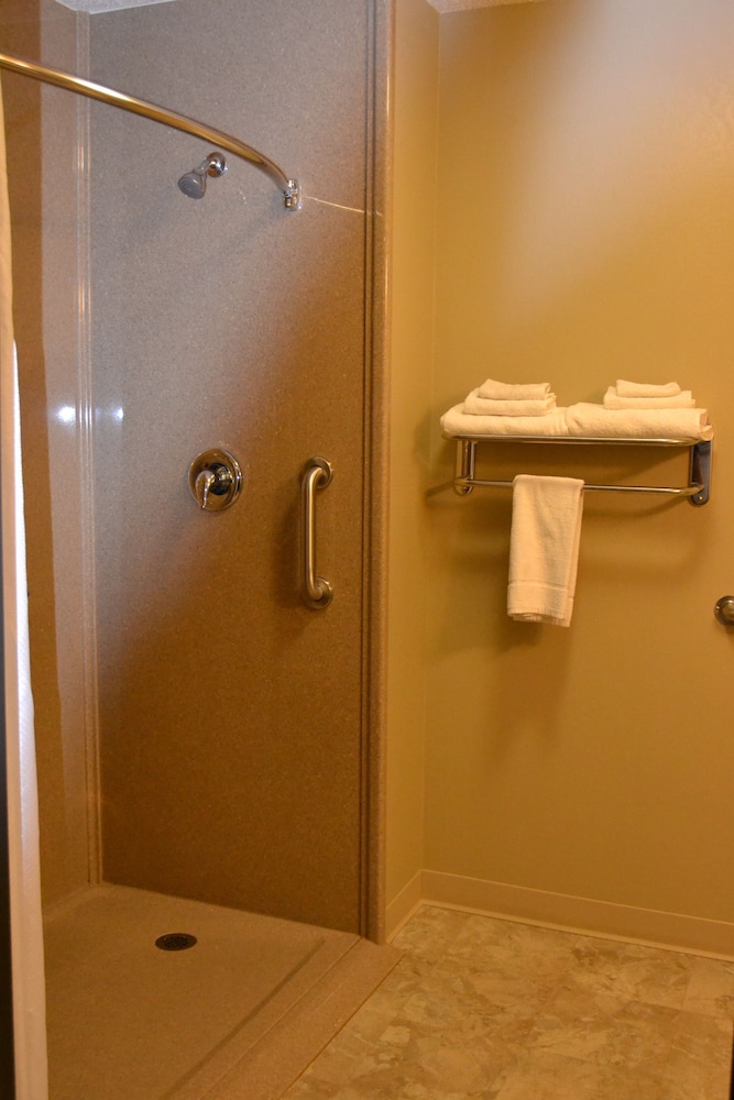 Carrington Inn & Suites - photo 19