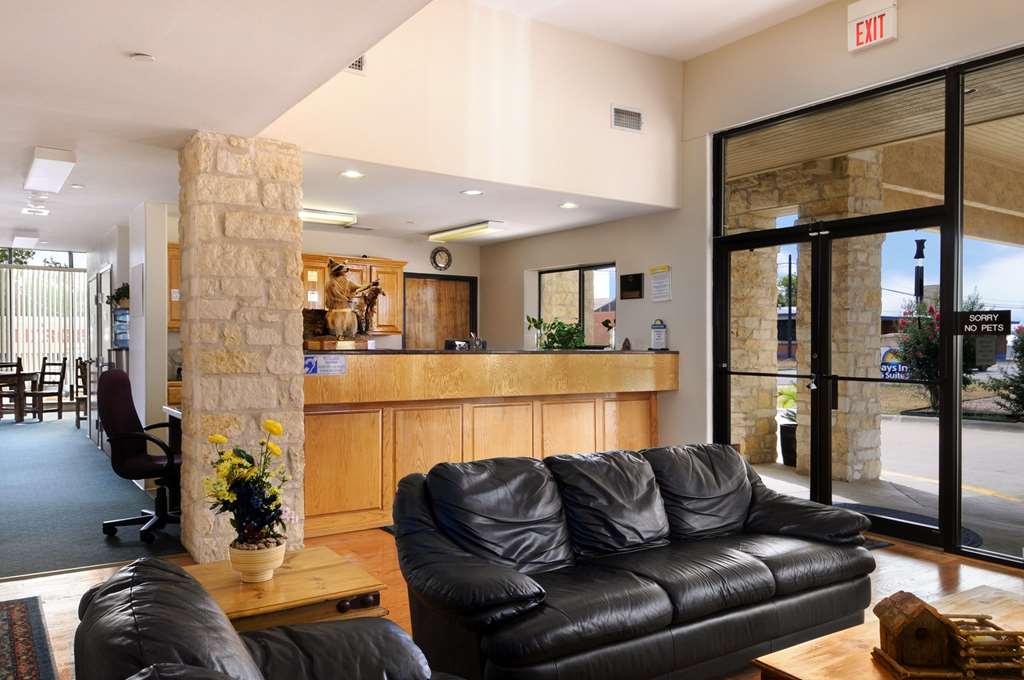 Days Inn & Suites by Wyndham Llano - photo 5