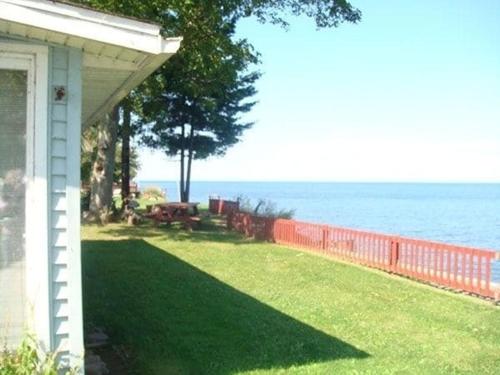 Blue Lagoon — hotel in Lyndonville