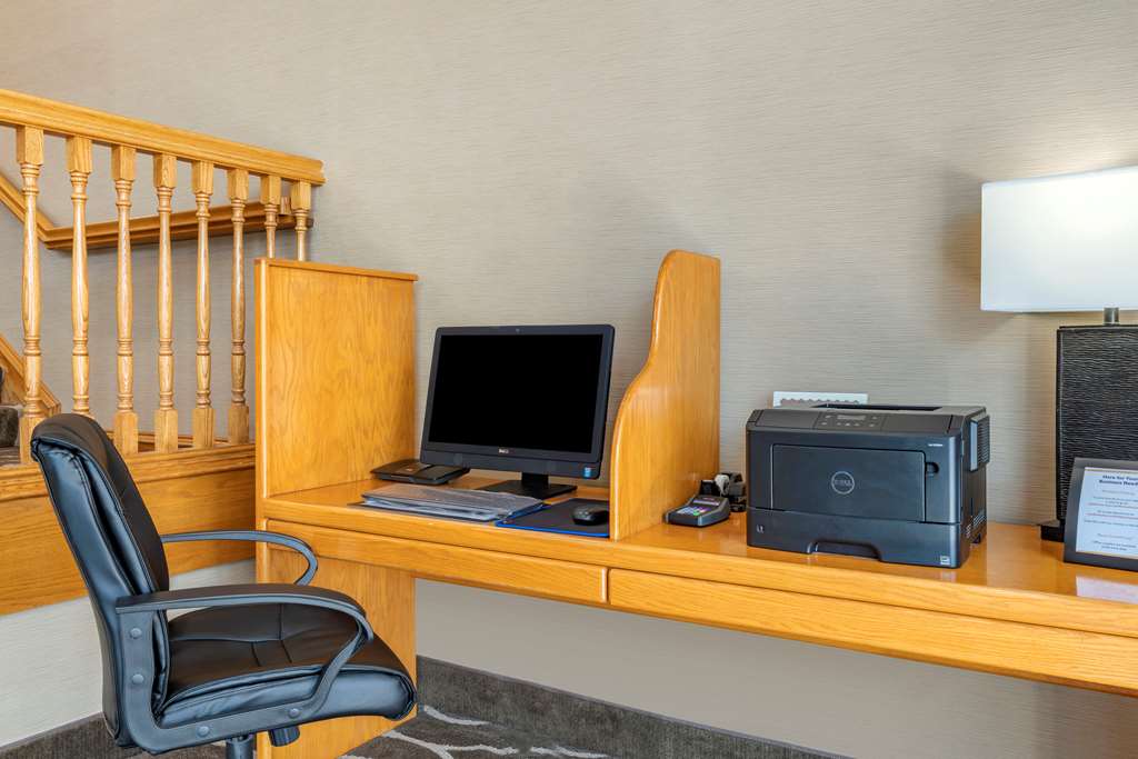 Comfort Suites Salem - photo 36