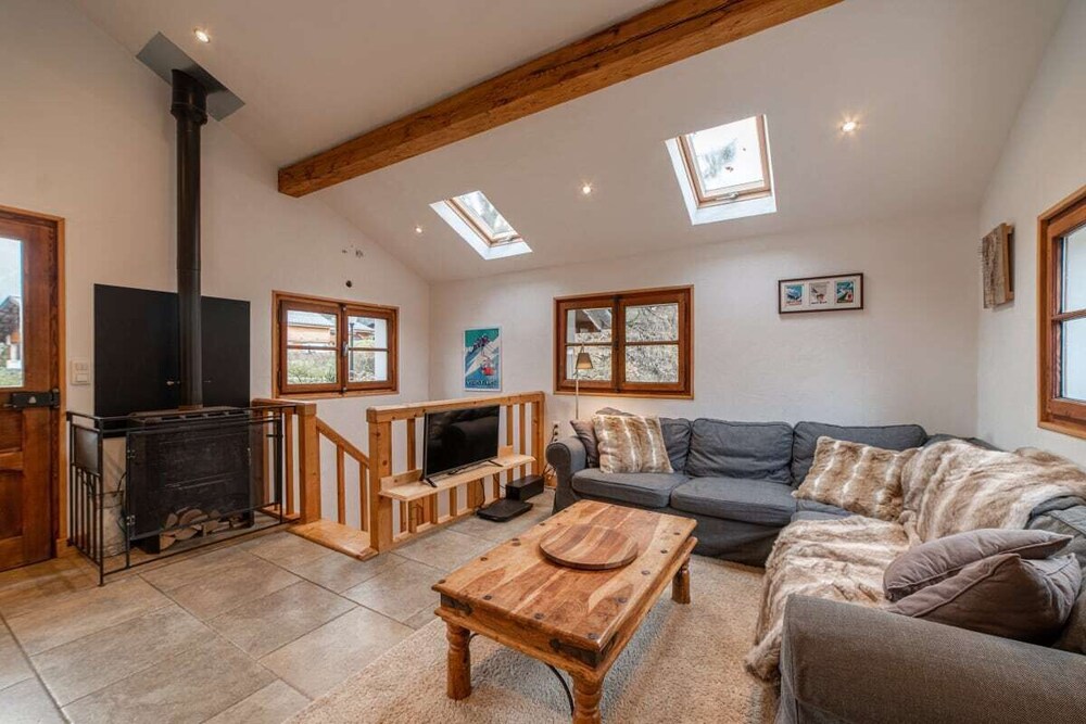 Charming Chalet with Garden in Les Houches — 4-Star Luxury Hotel in Les Houches, France