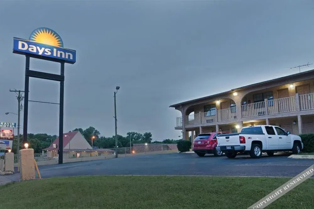 Days Inn by Wyndham Downtown Nashville West Trinity Lane - photo 8