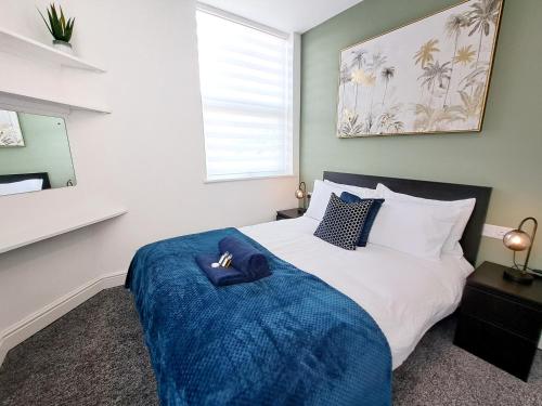 Bright 3 Bed Apartment With Terrace Free Parking On Premises — 4-Star Luxury Hotel in Watford, United Kingdom