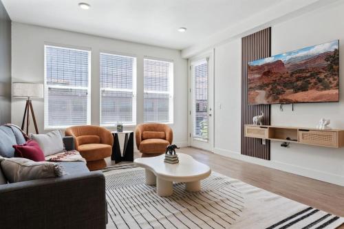 Stylish 2BR w Parking Near Temple Sq & Delta Ctr — 4-Star Luxury Hotel in Salt Lake City, United States