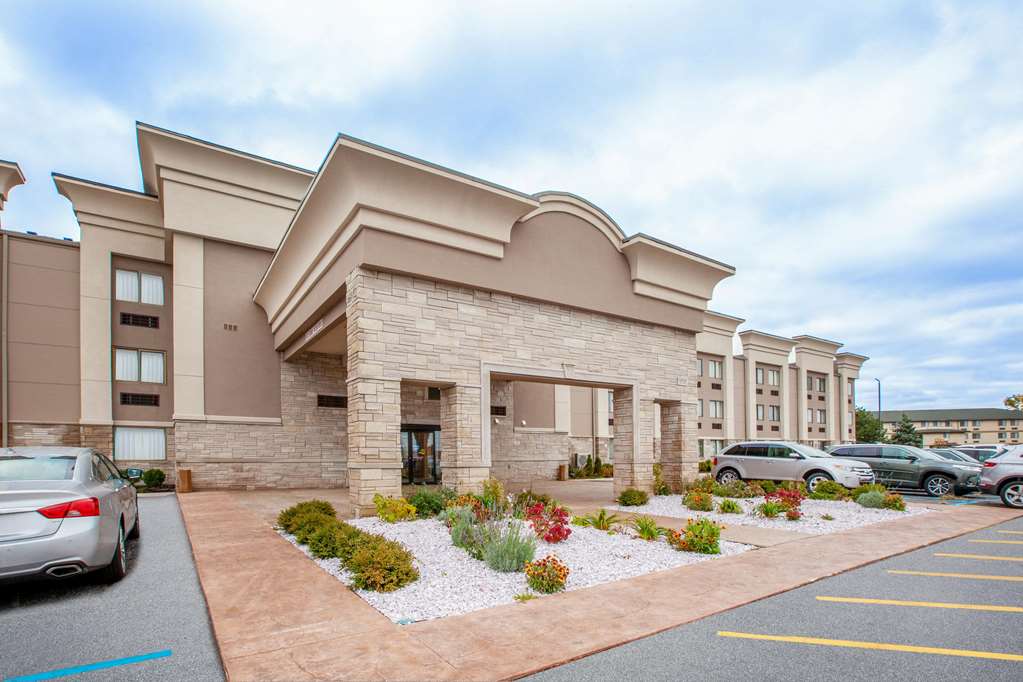 Wingate by Wyndham Detroit Metro Airport - photo 5