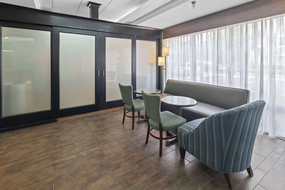 Hampton Inn Atlanta Woodstock - photo 3