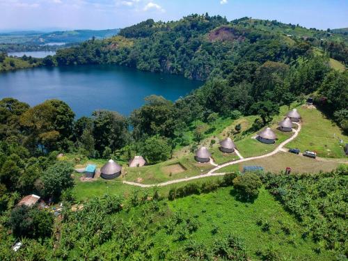 Lake Nyamirima cottages in Fort Portal, Republic of Uganda