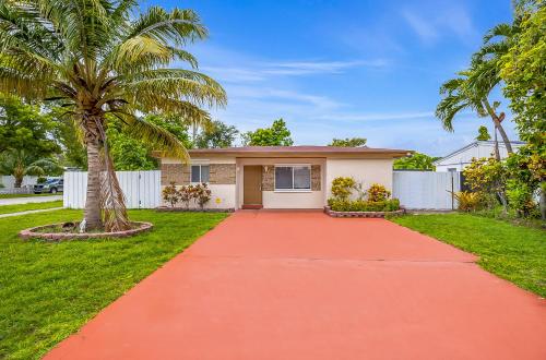 Casa Neisy Florida 10 minutes from Hollywood Beach and Hard Rock Hotel & Casino Hollywood in Hollywood, United States