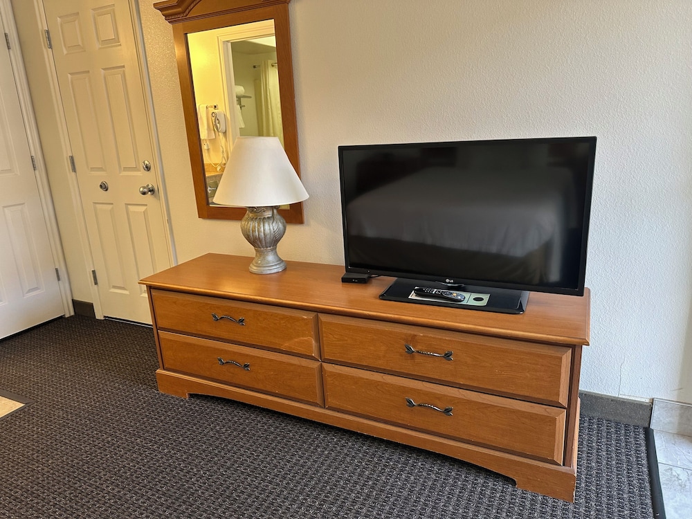 St. George Inn & Suites - photo 34