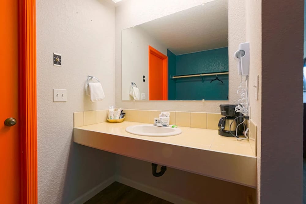 Coast River Inn by OYO Seaside - photo 80