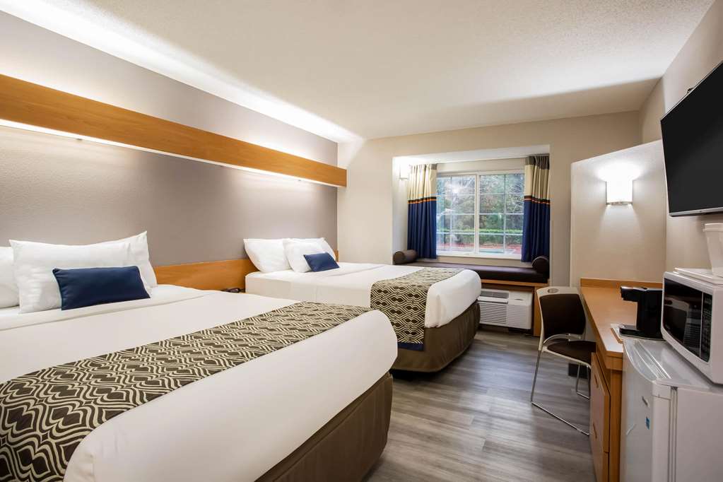Microtel Inn & Suites by Wyndham Southern Pines Pinehurst - photo 14