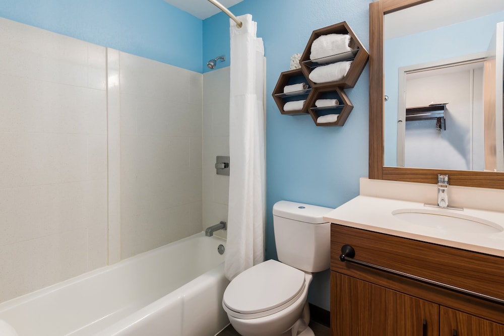 HomeTowne Studios By Red Roof Newport News Hampton West - photo 21